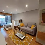 Apartamento Estudio Céntrico Con Garaje Y Vistas Al Mar. *