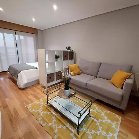 Apartamento Estudio Céntrico Con Garaje Y Vistas Al Mar. *