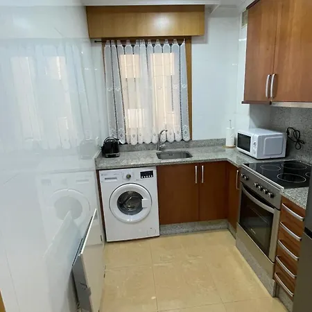 Apartamento Estudio Céntrico Con Garaje Y Vistas Al Mar. *